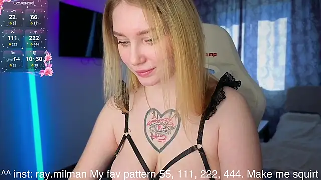 Snapshot of AliceMilr chatting on April 10, 2026, 10:20 am AliceMilr online show from April 10, 2026, 10:20 am