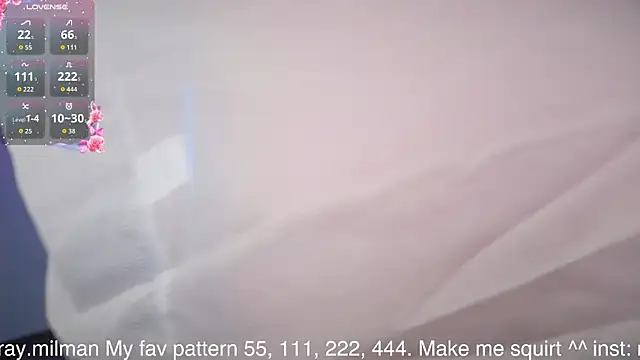 Snapshot of AliceMilr chatting on April 12, 2026, 9:47 am AliceMilr online show from April 12, 2026, 9:47 am