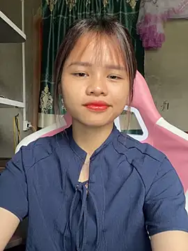 mayha11 online show from April 17, 2026, 2:03 am