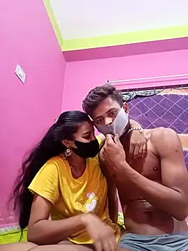 Snapshot of Hot-Couple4 chatting on April 17, 2026, 4:54 pm Hot-Couple4 online show from April 17, 2026, 4:54 pm