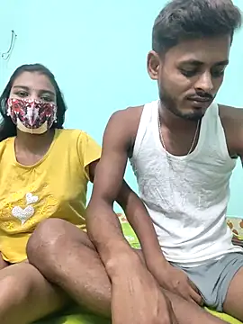 Snapshot of Hot-Couple4 chatting on May 4, 2026, 4:47 pm Hot-Couple4 online show from May 4, 2026, 4:47 pm