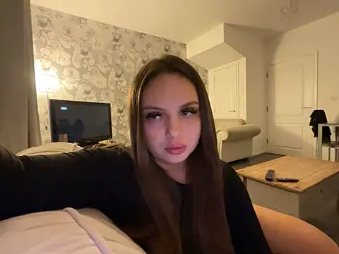 ellmaixo online show from April 10, 2026, 11:09 pm