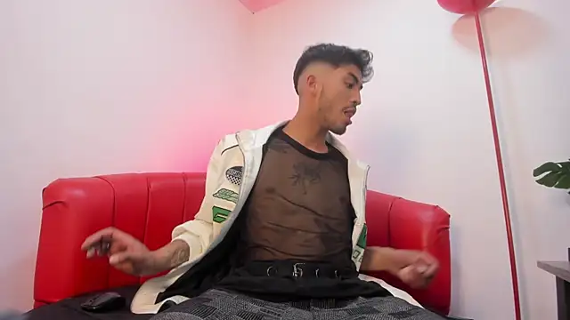 Snapshot of Aziel_Jenner chatting on April 16, 2026, 4:13 am Aziel Jenner online show from April 16, 2026, 4:13 am