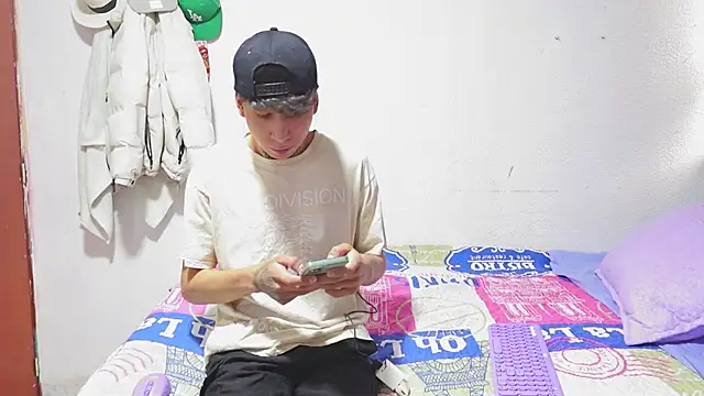 Snapshot of Alexander_2003Castro chatting on April 12, 2026, 5:51 pm Alexander 2003Castro online show from April 12, 2026, 5:51 pm