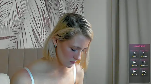 Snapshot of Lizzyvega chatting on May 8, 2026, 1:55 am Lizzyvega online show from May 8, 2026, 1:55 am
