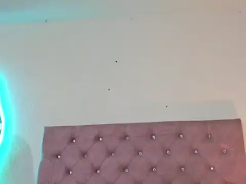 Snapshot of laurenlaine chatting on April 17, 2026, 12:02 am laurenlaine online show from April 17, 2026, 12:02 am