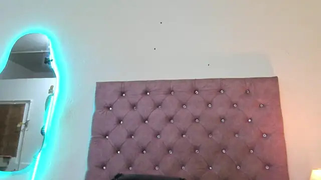Snapshot of laurenlaine chatting on May 21, 2026, 4:03 pm laurenlaine online show from May 21, 2026, 4:03 pm
