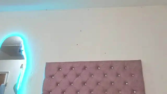 laurenlaine online show from June 24, 2026, 11:26 pm