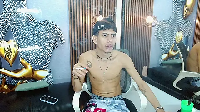 Skinny cute Alyer online show from May 6, 2026, 1:57 am