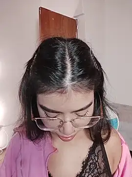 Iam eli09 online show from April 13, 2026, 10:59 pm