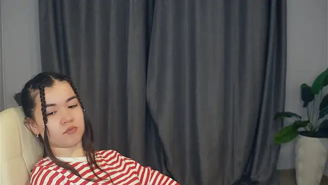 ShanaYock online show from April 12, 2026, 1:38 pm