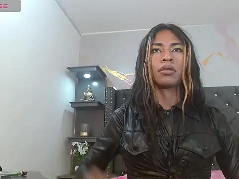 Naomisaenz01 online show from May 30, 2026, 6:54 am