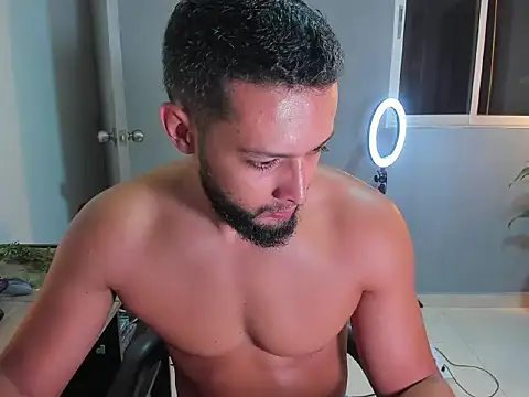 Snapshot of Juan_Calix chatting on April 13, 2026, 10:15 pm Juan Calix online show from April 13, 2026, 10:15 pm