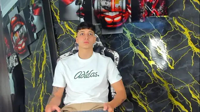 Snapshot of eithan_boy_ chatting on April 16, 2026, 12:06 pm eithan boy online show from April 16, 2026, 12:06 pm