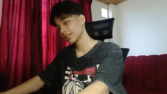 Snapshot of Marck-Pro chatting on May 4, 2026, 9:22 pm Marck-Pro online show from May 4, 2026, 9:22 pm