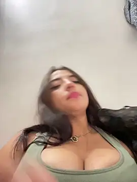 Snapshot of midarixxx chatting on April 14, 2026, 9:21 pm midarixxx online show from April 14, 2026, 9:21 pm