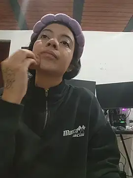 NefertitiXO online show from May 28, 2026, 5:54 pm