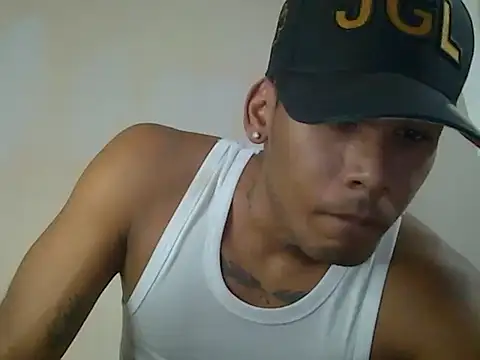 sexy-athletic-guy online show from April 11, 2026, 1:21 am