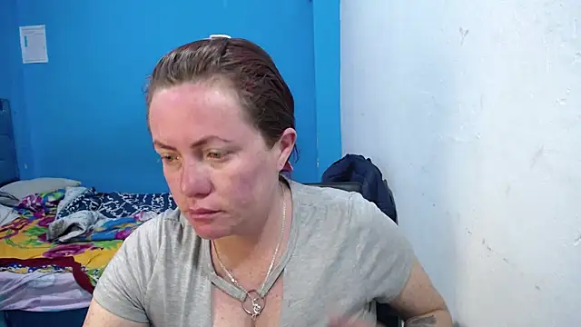 carolinhe26 online show from July 19, 2026, 3:38 pm