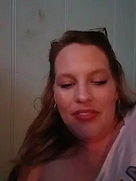 Snapshot of BOUNCYdddBRE chatting on April 16, 2026, 6:58 am BOUNCYdddBRE online show from April 16, 2026, 6:58 am