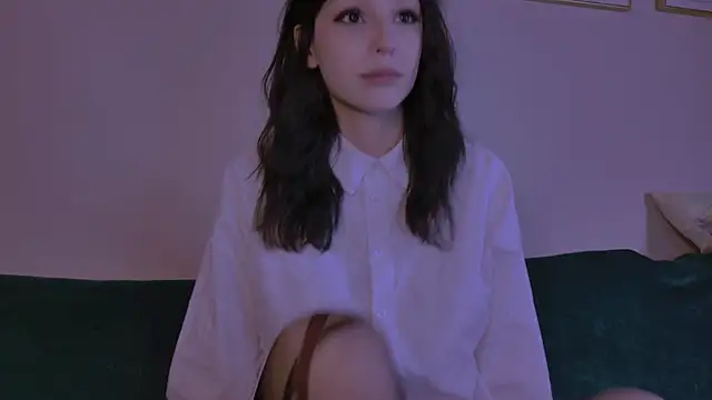 Snapshot of claire_bennett_ chatting on April 14, 2026, 1:33 am claire bennett online show from April 14, 2026, 1:33 am