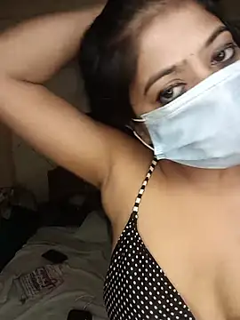 dearmona00 online show from July 12, 2026, 9:28 pm