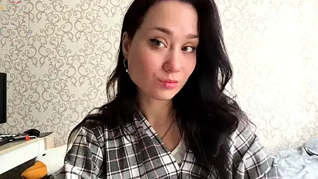 DinahZapalac online show from April 14, 2026, 6:19 am