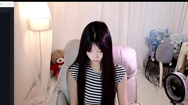 Zoe-001 online show from April 20, 2026, 2:09 pm