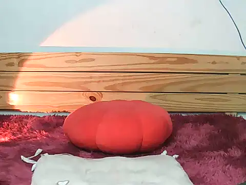 Snapshot of Selena-2K chatting on April 16, 2026, 10:27 am Selena-2K online show from April 16, 2026, 10:27 am