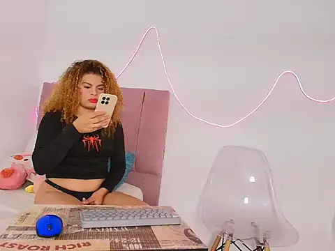 Michellblue online show from May 7, 2026, 5:02 am