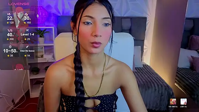 Perlaa moon  online show from May 27, 2026, 3:31 pm