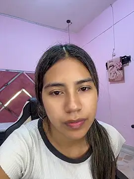 Snapshot of Kimmiebellarie chatting on April 17, 2026, 12:19 pm Kimmiebellarie online show from April 17, 2026, 12:19 pm