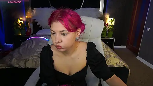PinkyTrix online show from April 25, 2026, 12:41 pm