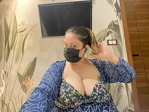 kavyasingh36 online show from May 16, 2026, 12:07 am