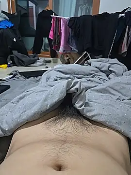 uju8251 online show from April 12, 2026, 11:37 am