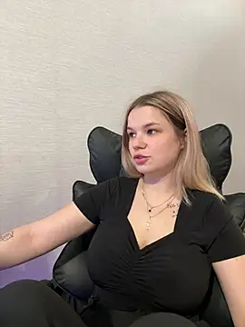 Snapshot of KimEvanss chatting on June 26, 2026, 5:23 am KimEvanss online show from June 26, 2026, 5:23 am