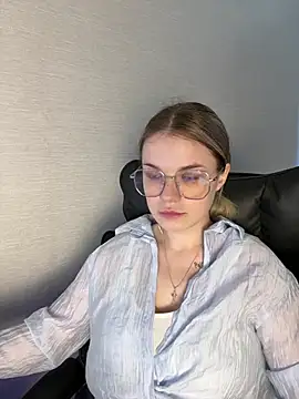 Snapshot of KimEvanss chatting on July 19, 2026, 5:11 am KimEvanss online show from July 19, 2026, 5:11 am