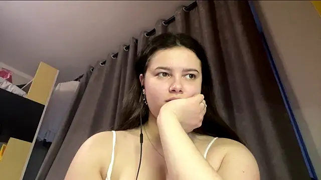 LonnaVandal online show from April 15, 2026, 5:42 pm