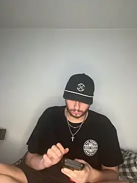 tallhungcloudzz online show from April 12, 2026, 2:05 am