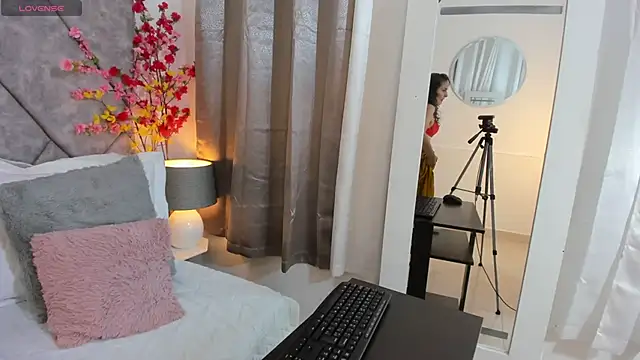 Snapshot of shaliny_ chatting on April 14, 2026, 7:31 pm shaliny online show from April 14, 2026, 7:31 pm