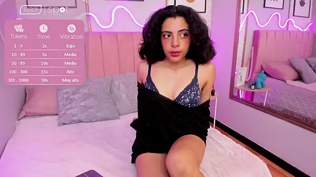 Snapshot of AURORAMILLSS chatting on April 18, 2026, 3:32 am AURORAMILLSS online show from April 18, 2026, 3:32 am