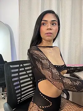 Snapshot of MauraGrayy chatting on May 20, 2026, 11:00 pm MauraGrayy online show from May 20, 2026, 11:00 pm