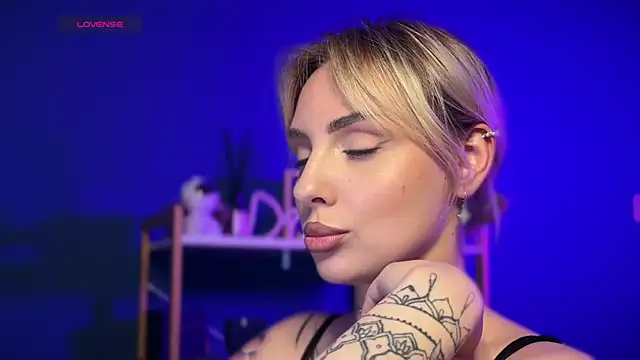Snapshot of mari_grey chatting on May 22, 2026, 8:47 pm mari grey online show from May 22, 2026, 8:47 pm
