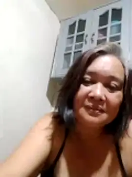 jeanyummytits online show from May 11, 2026, 1:39 pm