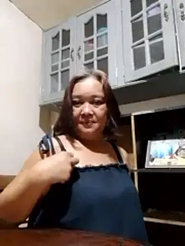 jeanyummytits online show from May 14, 2026, 2:46 pm