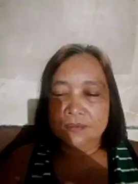 jeanyummytits online show from May 19, 2026, 12:22 pm