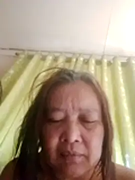 jeanyummytits online show from May 20, 2026, 5:57 am