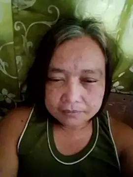 jeanyummytits online show from May 21, 2026, 12:06 am