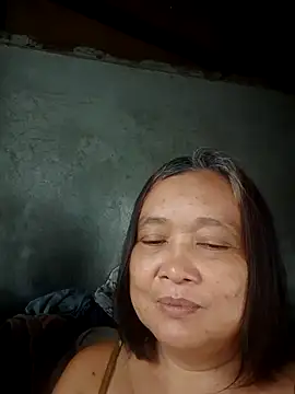 jeanyummytits online show from May 21, 2026, 11:12 pm
