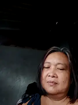 jeanyummytits online show from May 23, 2026, 9:41 pm